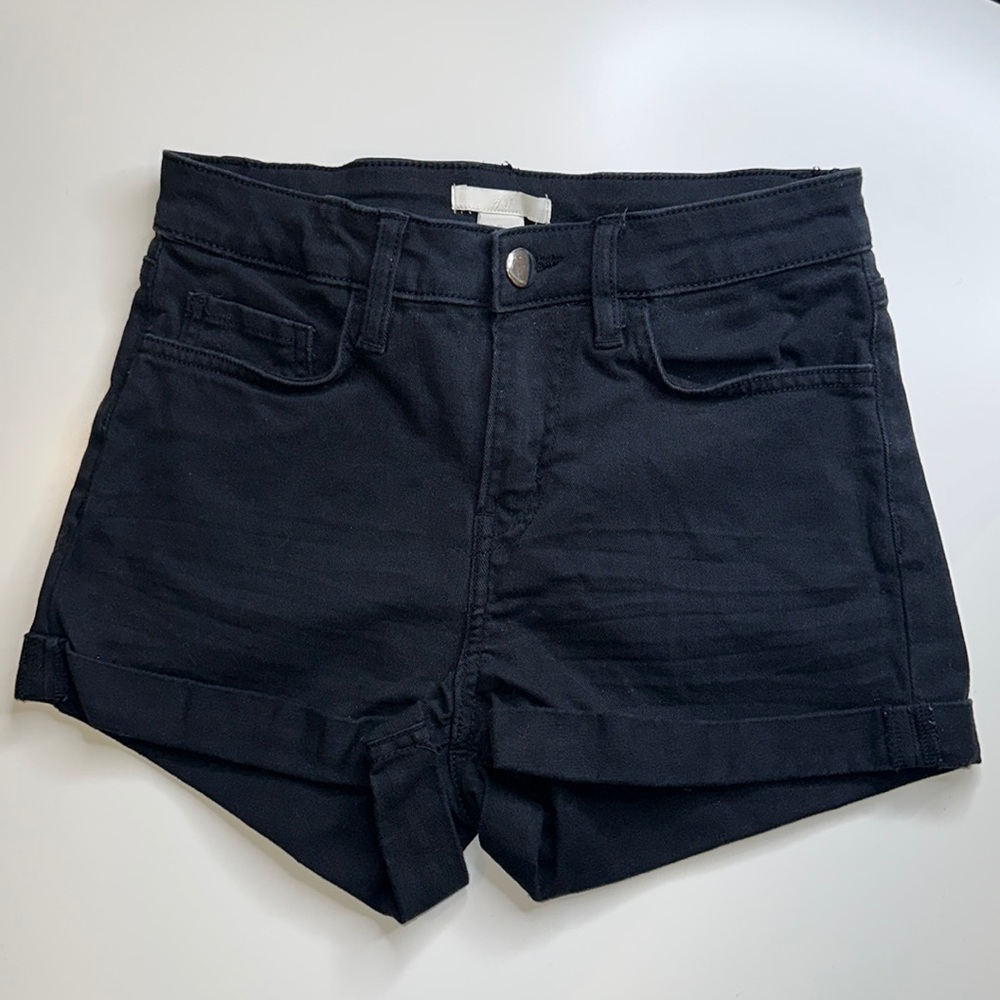 H&M Black shorts with fold on the legs.